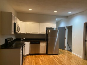202 H St in Boston, MA - Building Photo - Building Photo