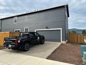 2696 26th Lp in Springfield, OR - Building Photo - Building Photo