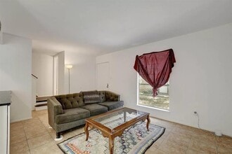 5807 Cougar Dr in Austin, TX - Building Photo - Building Photo