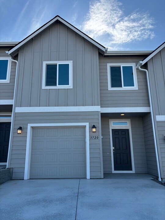3720 S Roosevelt St in Kennewick, WA - Building Photo