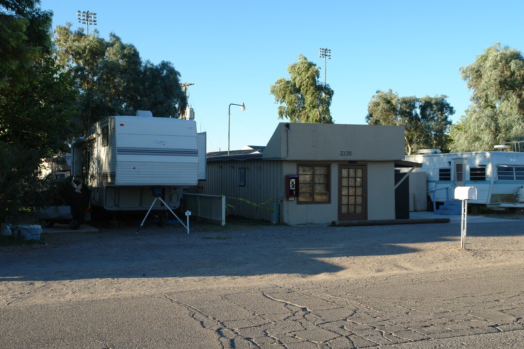 491 Moser Ave in Bullhead City, AZ - Foto de edificio