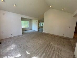 1314 NW Domenico Dr in Roseburg, OR - Building Photo - Building Photo