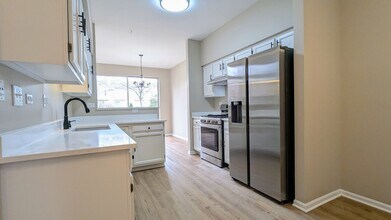 265 Sierra Pass Dr in Schaumburg, IL - Building Photo - Building Photo