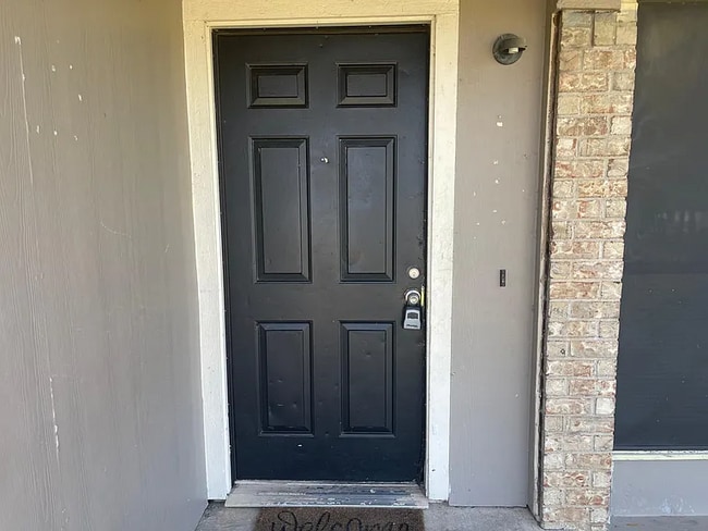 property at 3414 Colonial Pl