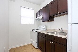3405 Fairview Ave in Baltimore, MD - Building Photo - Interior Photo