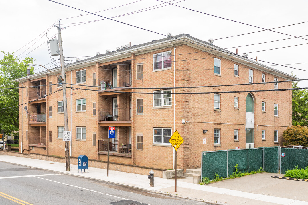 Forest Arms in Staten Island, NY - Building Photo