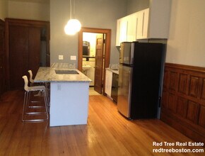 849 Beacon St, Unit 2 in Boston, MA - Foto de edificio - Building Photo