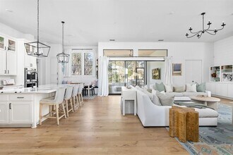 613 Golden Bear Dr in Austin, TX - Building Photo - Building Photo