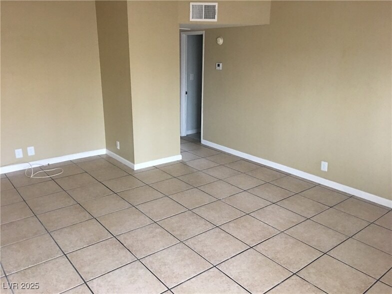 5248 Pebble Beach Blvd, Unit B in Las Vegas, NV - Building Photo