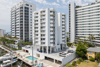 Magaluf Towers in North Bay Village, FL - Building Photo - Building Photo