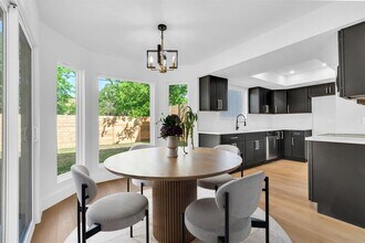 2644 Gwendolyn Ln in Austin, TX - Building Photo - Building Photo