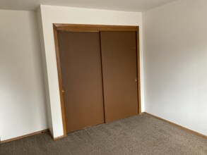 10628 W Bobolink Ave in Milwaukee, WI - Building Photo - Building Photo