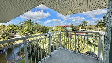 605 S Pine Island Rd in Plantation, FL - Building Photo - Building Photo