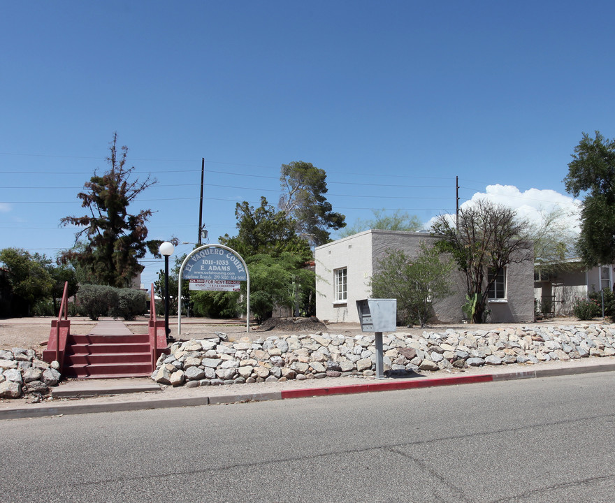 El Vaquero Court in Tucson, AZ - Building Photo