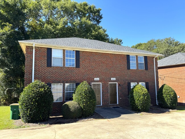 245 Pineview Dr, Unit B in Athens, GA - Foto de edificio - Building Photo