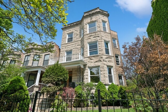 property at 1408 W Belle Plaine Ave