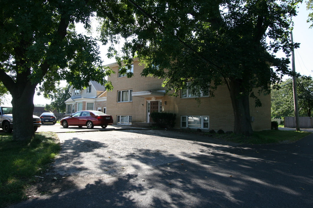 1225 34th St in Zion, IL - Foto de edificio