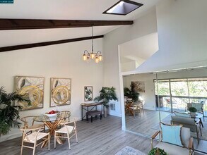2075 Ascot Dr in Moraga, CA - Building Photo - Building Photo