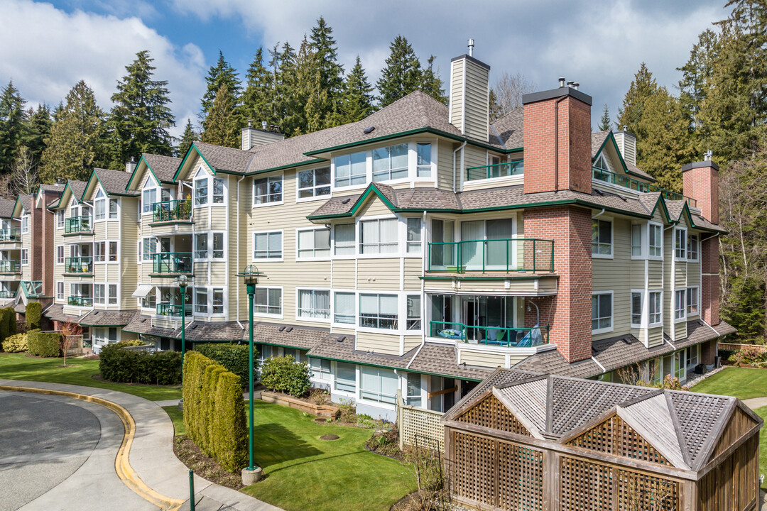 Parkgate Manor in North Vancouver, BC - Building Photo