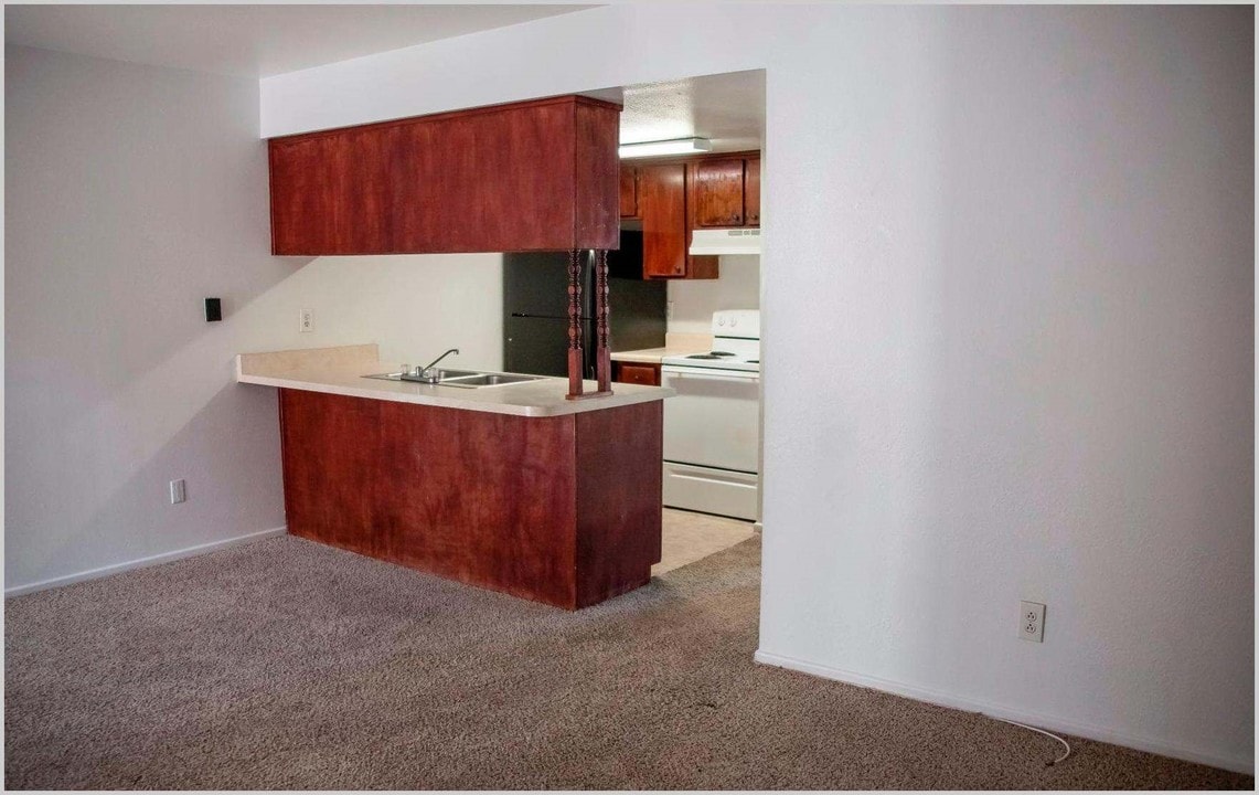 Pacifica Manor in Yuma, AZ - Building Photo