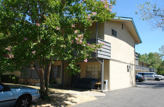 Edison Manor in Sacramento, CA - Building Photo - Building Photo