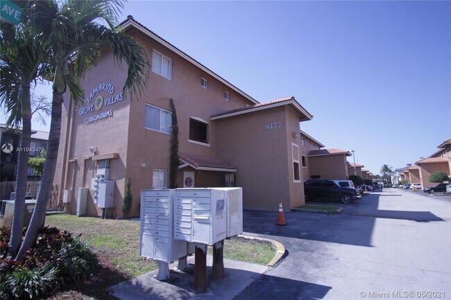 8175 NW 8th St-Unit -A7 in Miami, FL - Foto de edificio - Building Photo