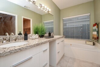 4202 Creek Hollow Ln in Missouri City, TX - Building Photo - Building Photo