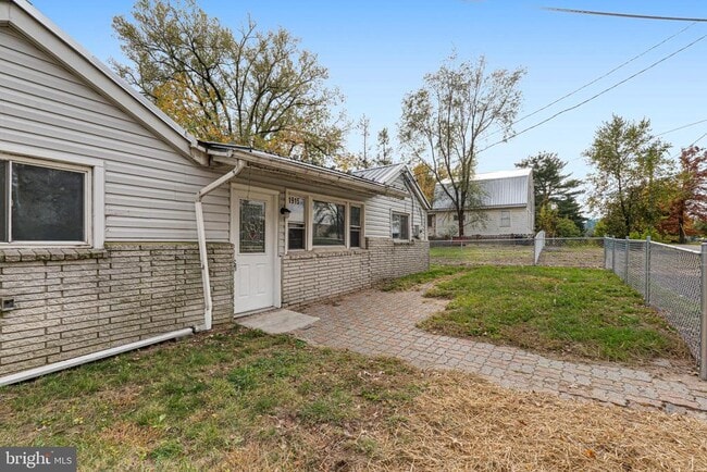 1915 Rettman Ln in Dundalk, MD - Building Photo - Building Photo