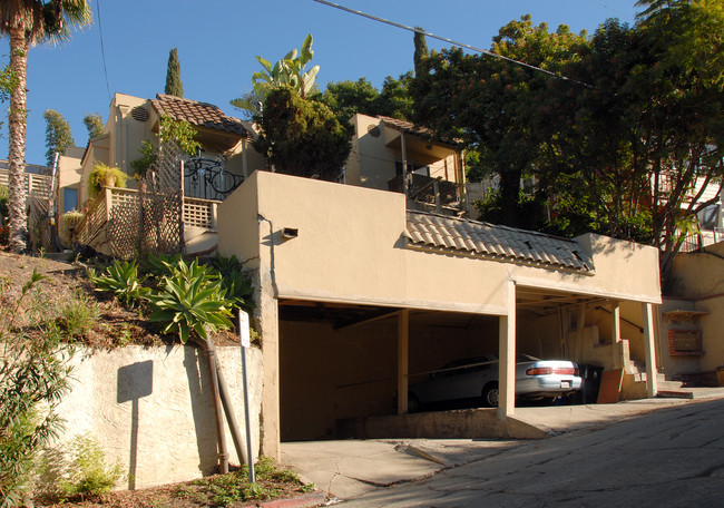 3965-3967 Cumberland Ave in Los Angeles, CA - Foto de edificio - Building Photo