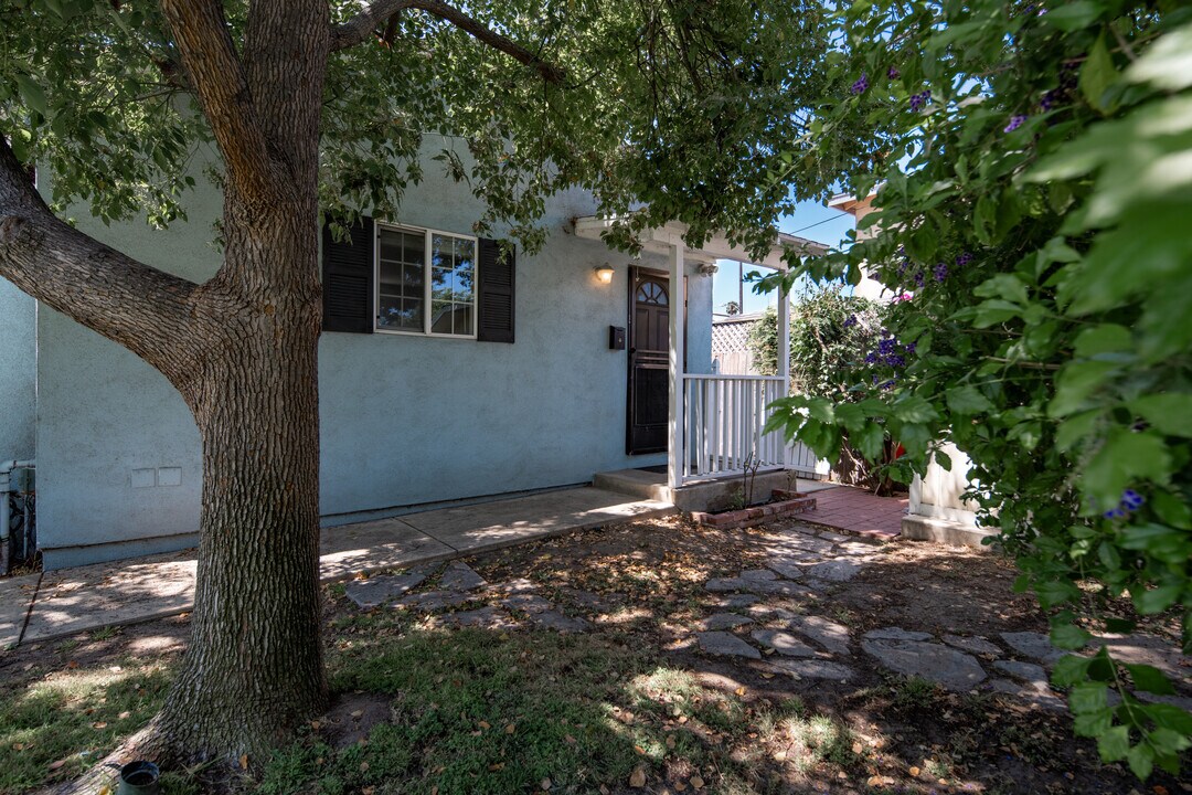 5509 Willowcrest Ave, Unit Guesthouse in North Hollywood, CA - Foto de edificio