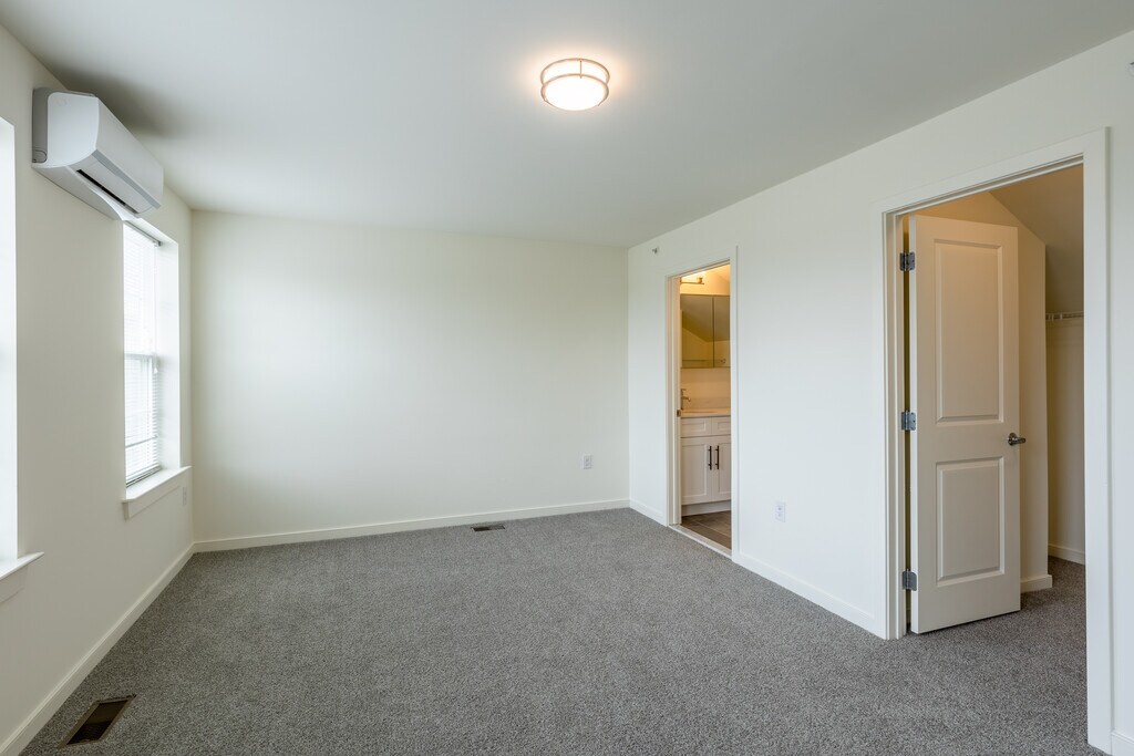 The at Glassworks Cliffwood, NJ Apartments