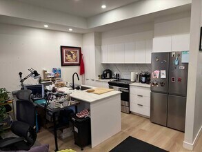 253 Bourget Rue in Montréal, QC - Building Photo - Building Photo