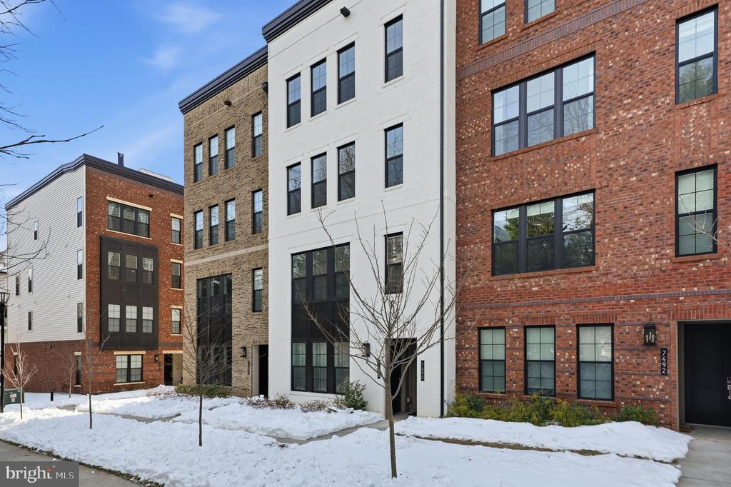 7488 Backett Wood Ter in Tysons, VA - Building Photo