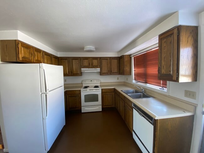 property at 811 E Murray St