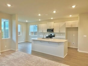 6157 Savannah St SE in Albany, OR - Building Photo - Building Photo