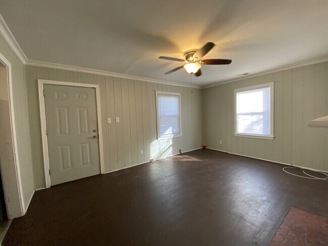 property at 1425 Remount Rd