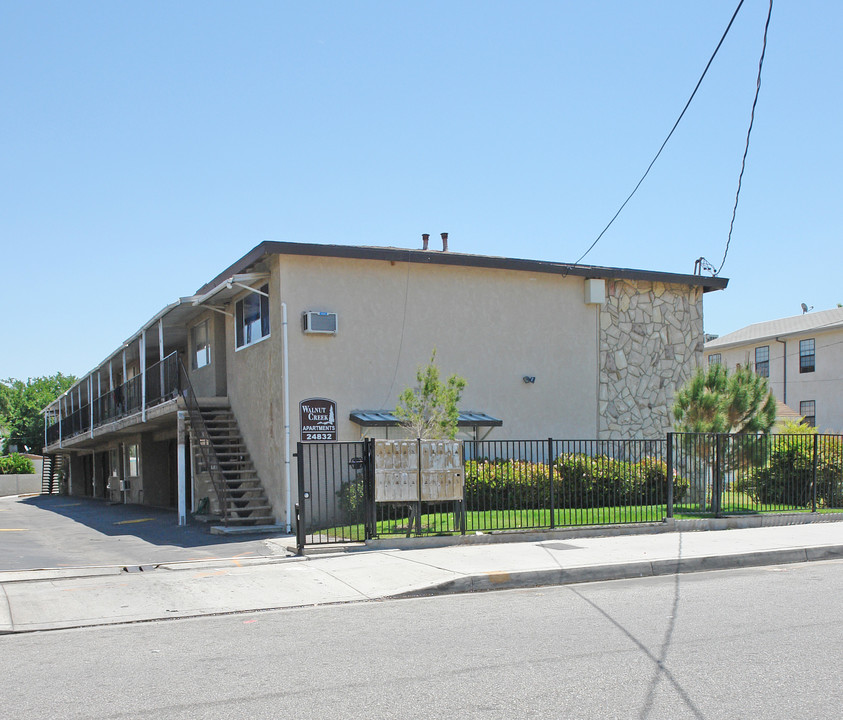 Walnut creek apartments in Newhall, CA - Building Photo