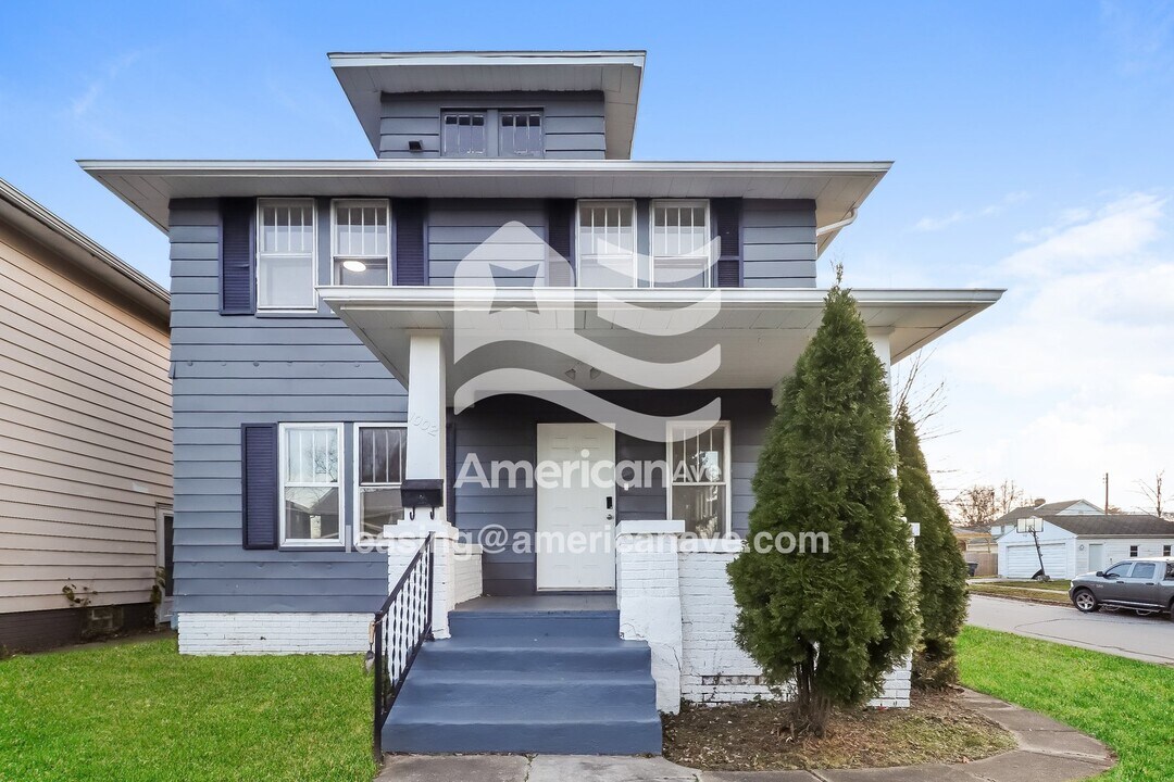 1002 E Victoria St in South Bend, IN - Foto de edificio