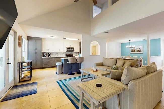 5111 Keystone Dr in Gulf Breeze, FL - Building Photo - Building Photo