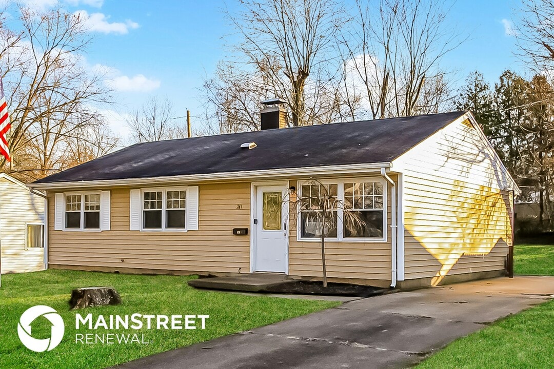 241 Chamberlin Dr in Hamilton, OH - Building Photo