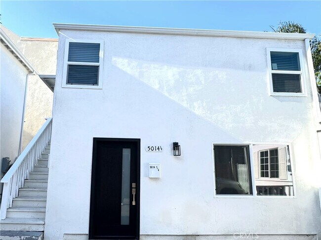 5014 1/2 Kester Ave in Los Angeles, CA - Building Photo - Building Photo
