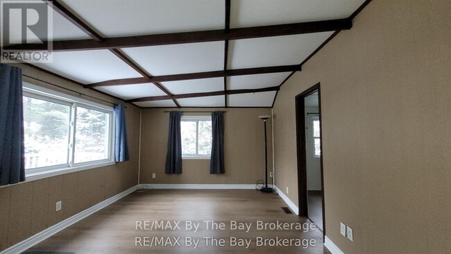 35 47th St N in Wasaga Beach, ON - Building Photo - Building Photo