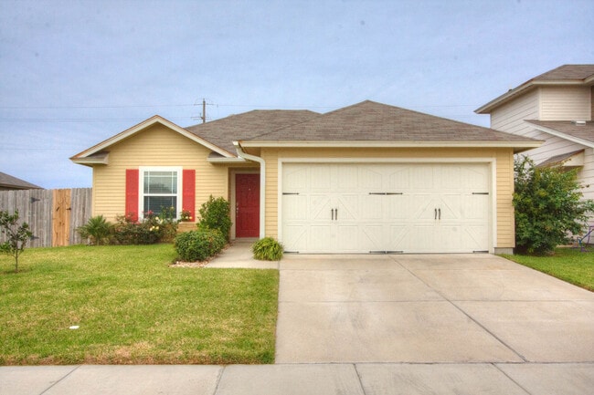 2233 Abeto Dr in Corpus Christi, TX - Building Photo - Building Photo