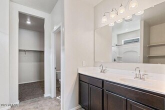 1075 W Chimes Tower Dr in Casa Grande, AZ - Foto de edificio - Building Photo