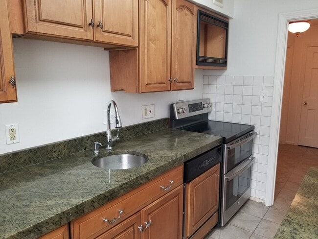 13785 Cedar Rd in South Euclid, OH - Building Photo - Building Photo