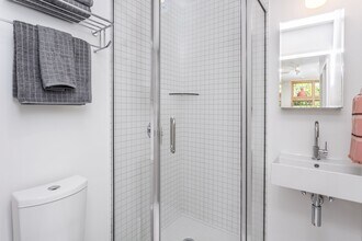 Family Getaway Downtown Raleigh in Raleigh, NC - Foto de edificio - Interior Photo