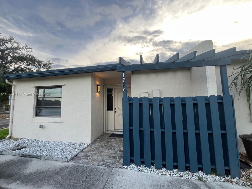 1710 NW 92nd Ave in Pembroke Pines, FL - Building Photo