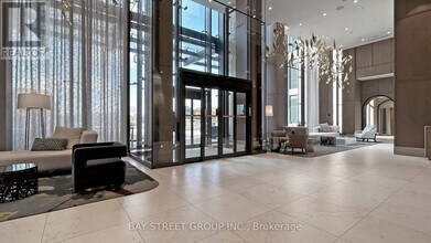 30-2030 Inn On The Pk Dr in Toronto, ON - Building Photo - Building Photo
