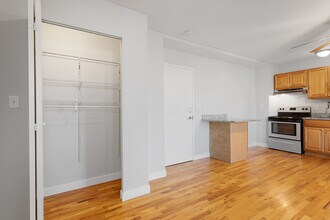 7450 N Greenview Ave in Chicago, IL - Building Photo - Building Photo