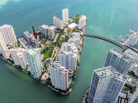 540 Brickell Key Dr in Miami, FL - Building Photo